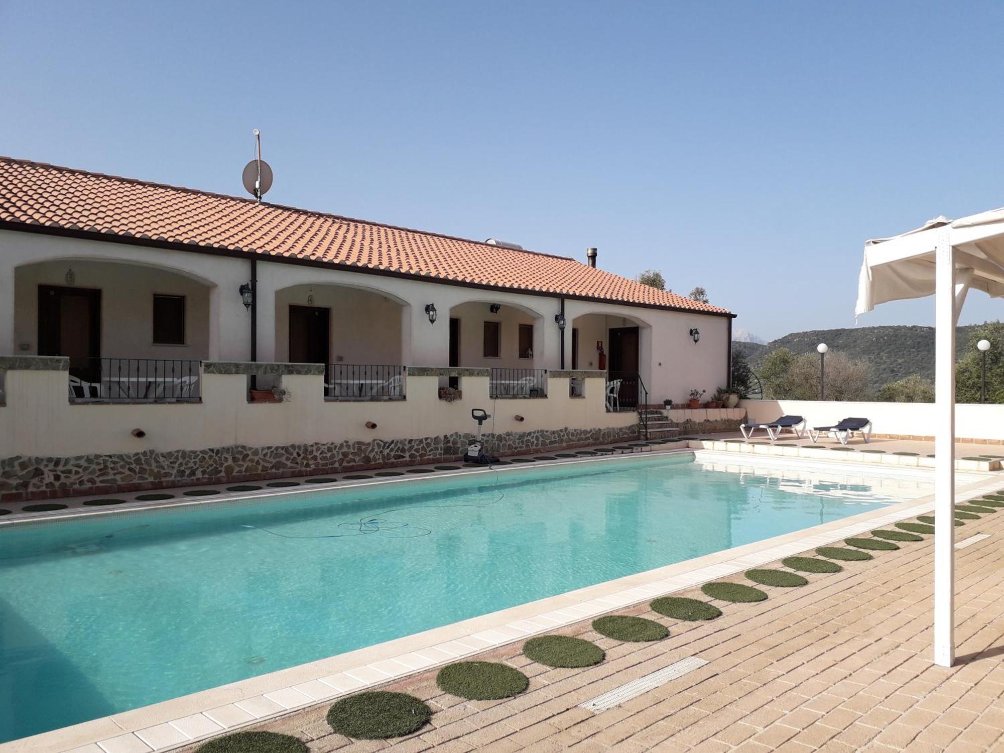 Hotel Valle Del Cedrino Гальтелли Экстерьер фото