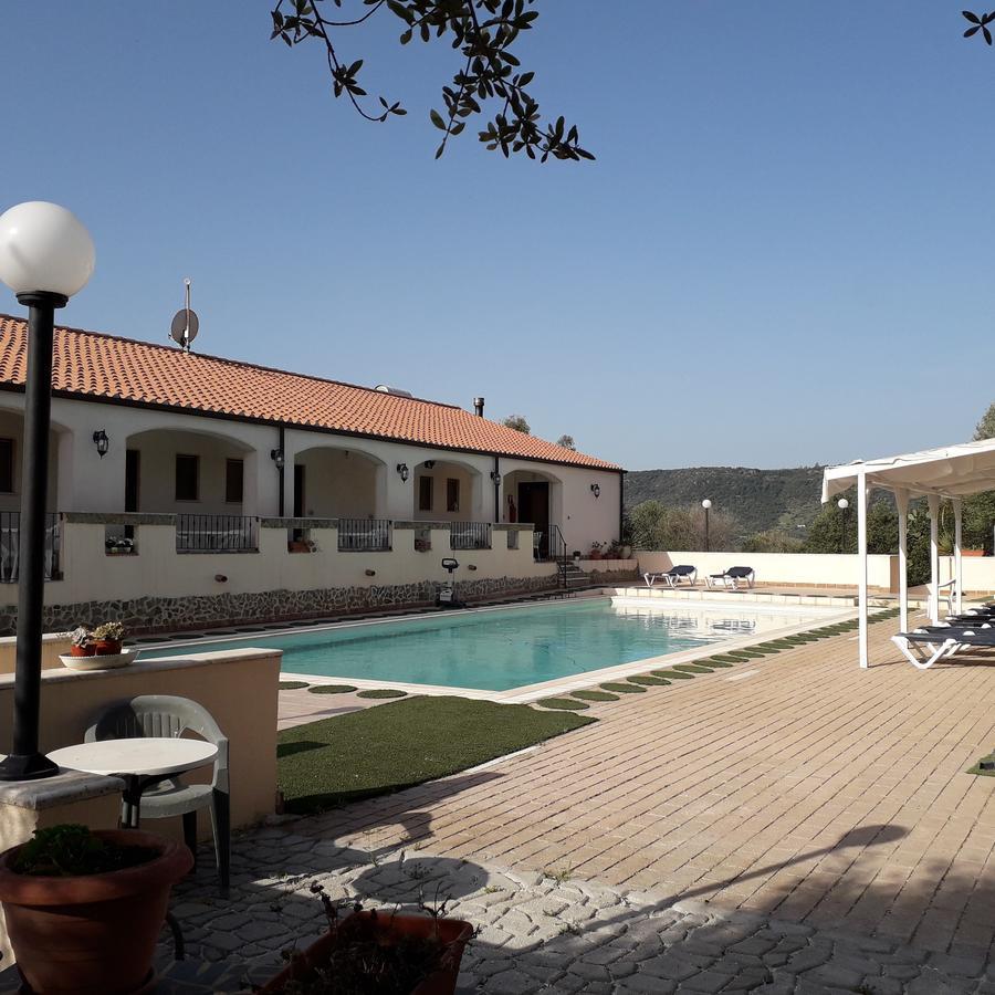 Hotel Valle Del Cedrino Гальтелли Экстерьер фото