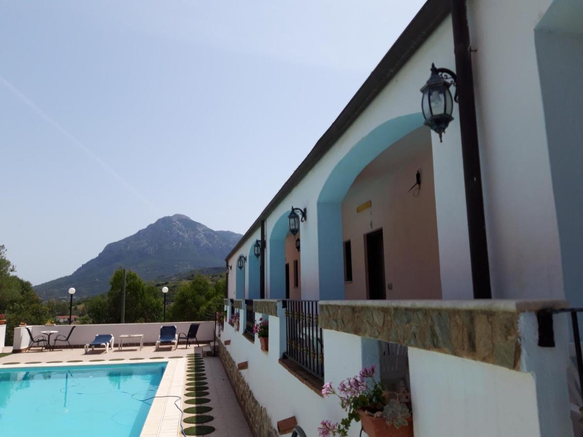 Hotel Valle Del Cedrino Гальтелли Экстерьер фото